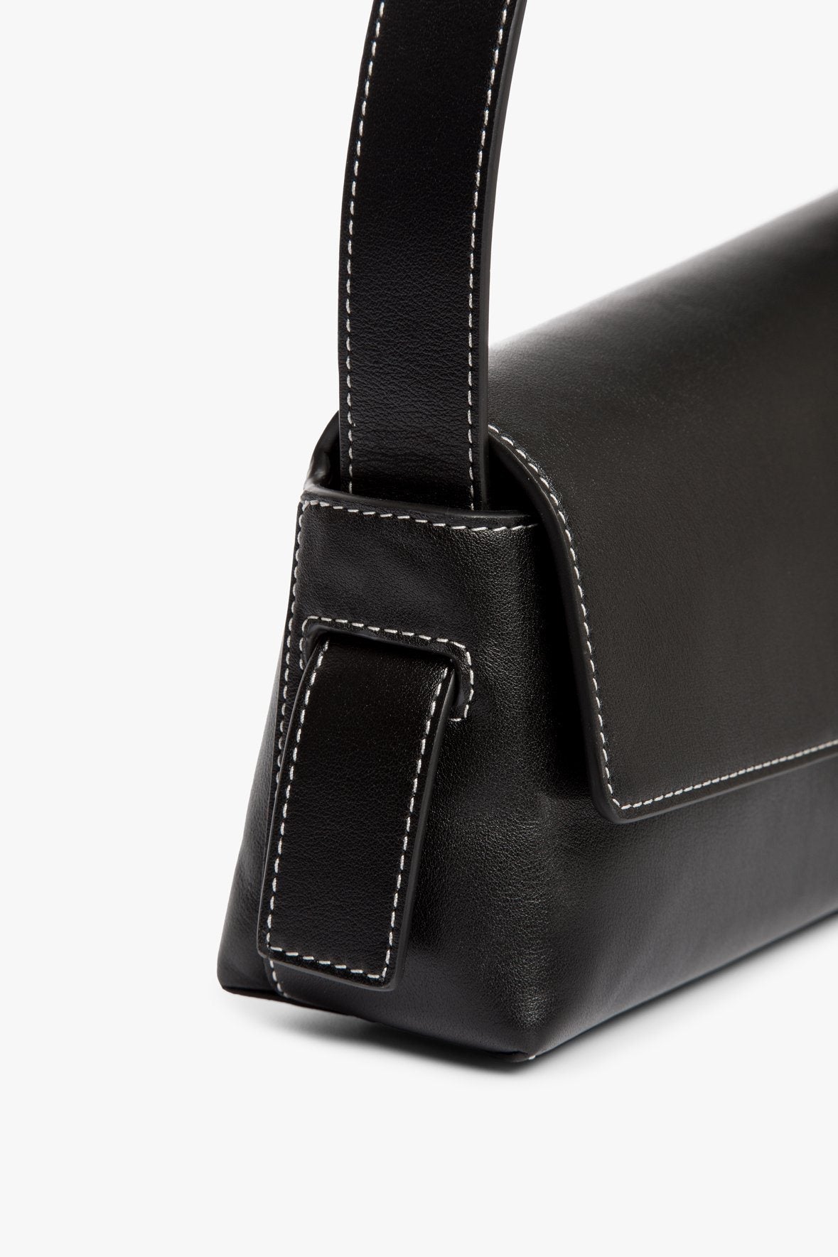 Image ACUTE SHOULDER BAG | BLACK 4 of 5 and Clicking this image will trigger a zoom pop-up