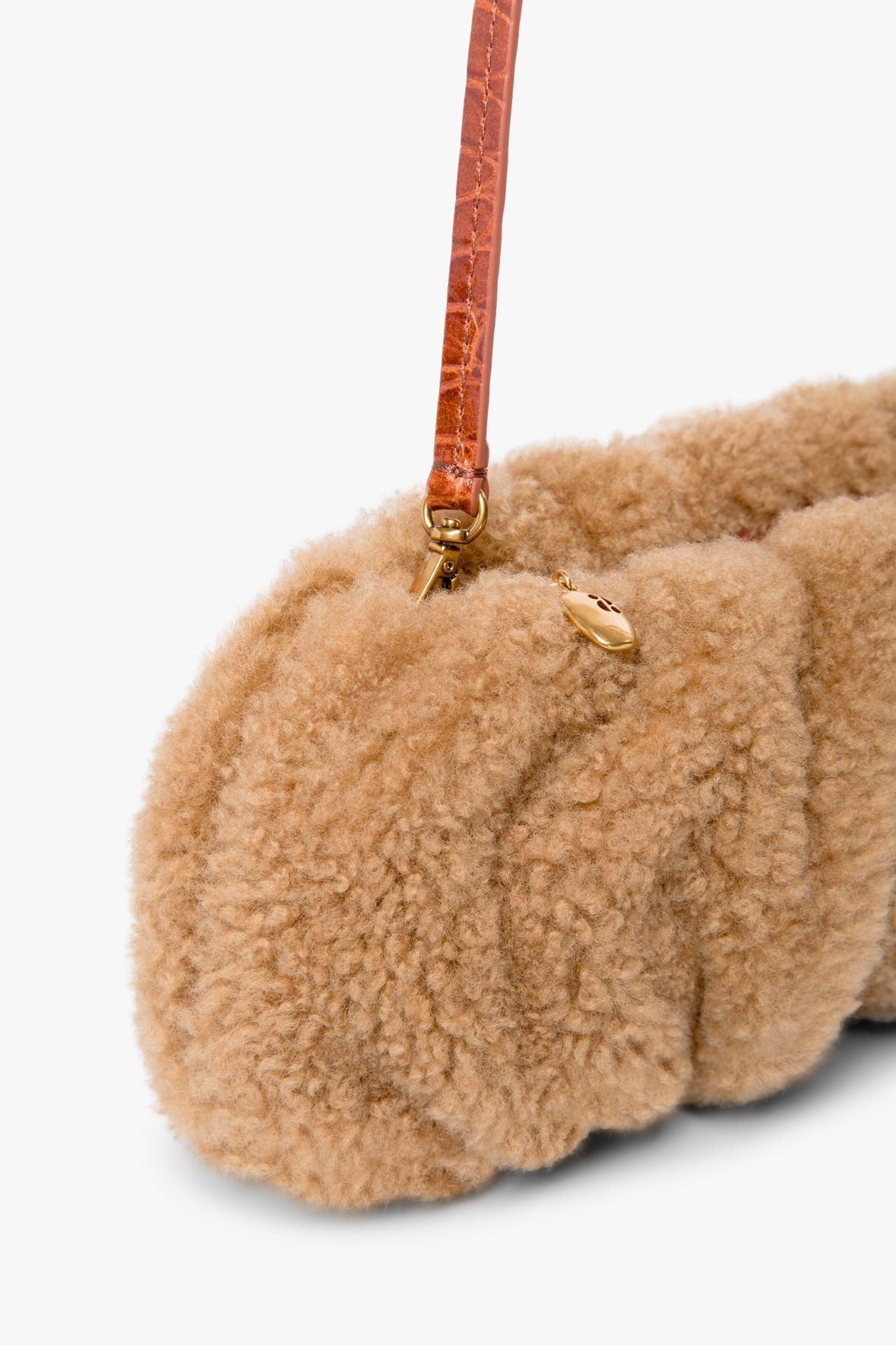 Image BEAN SHEARLING BAG | NATURAL 7 of 9 and Clicking this image will trigger a zoom pop-up