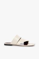 Image FLY FLAT SANDAL | CREAM 3 of 5